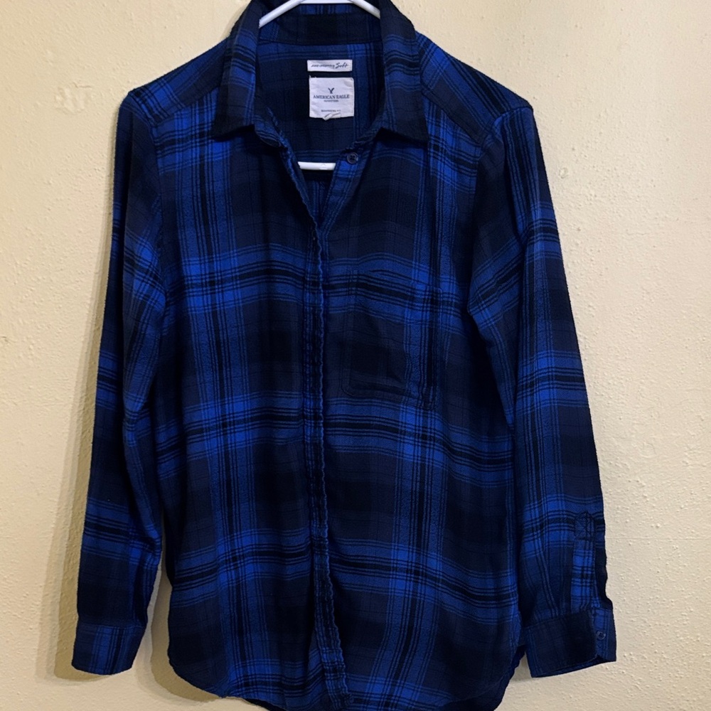 American Eagle Outfitters Navy and Black Plaid Shirt